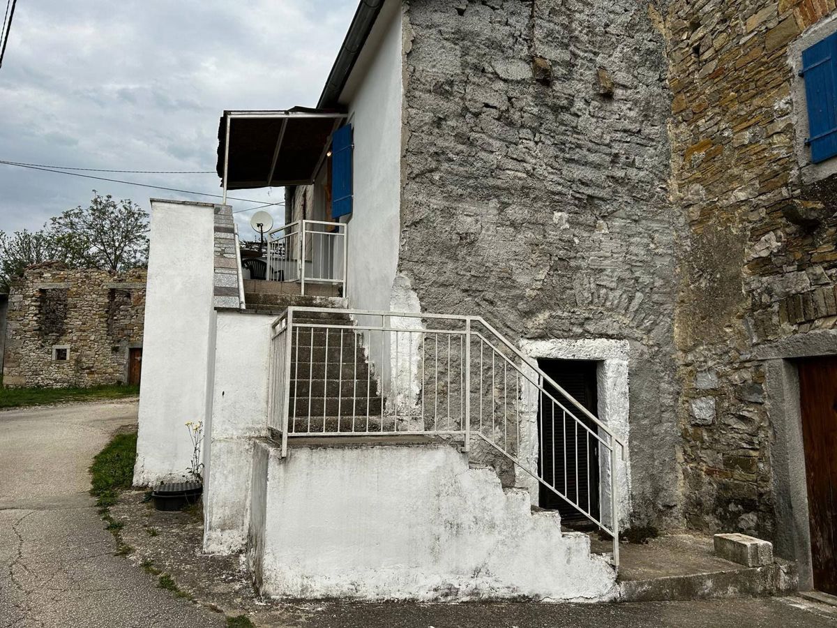 Casa in pietra con terreno agricolo, Potpićan