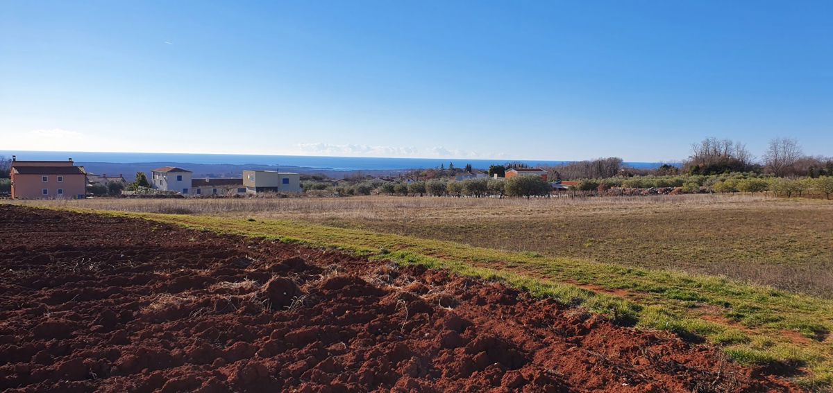 Terreno con vista mare e permesso di costruire per una villa