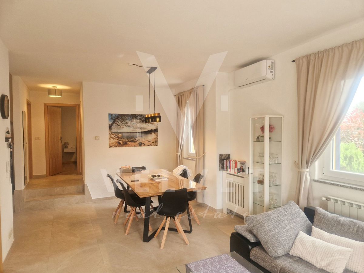 Una bellissima casa con piscina, non lontano da Labin