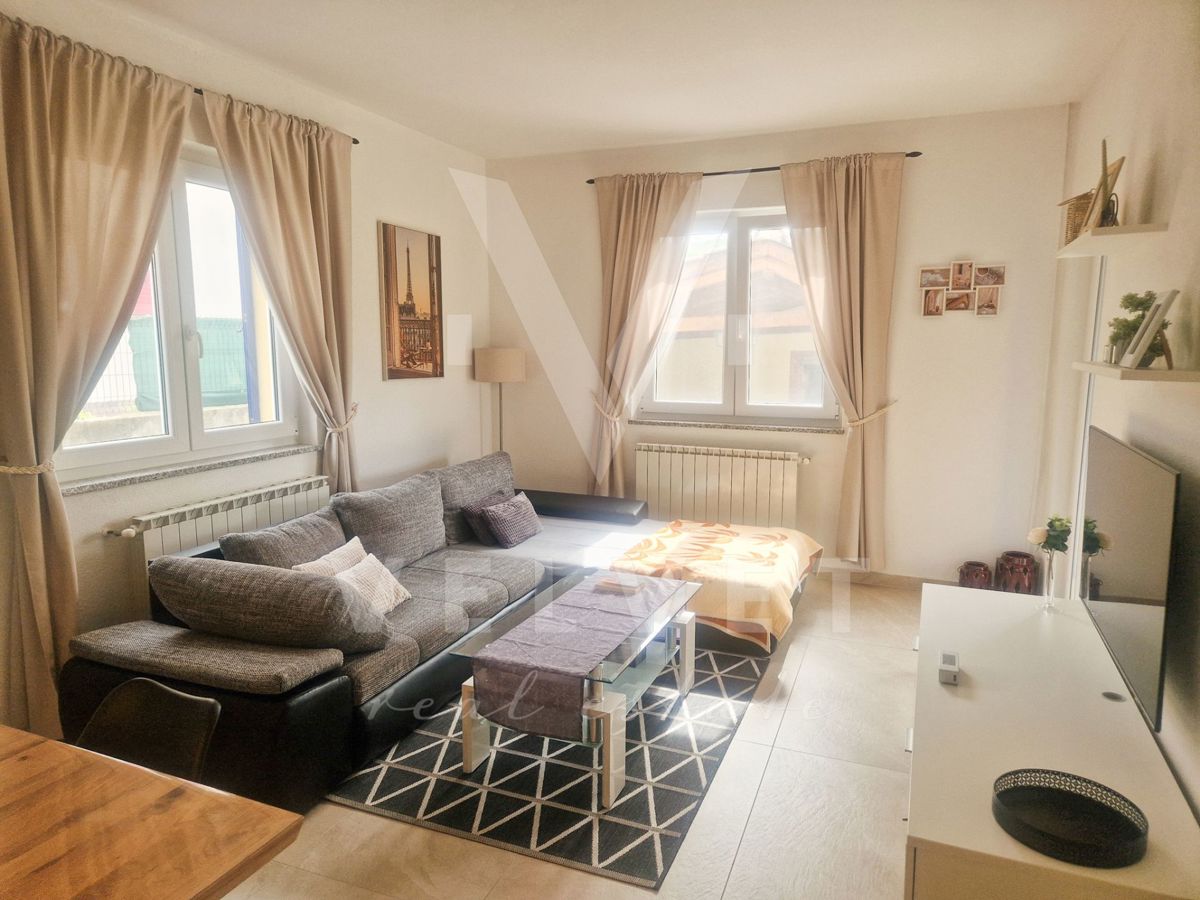 Una bellissima casa con piscina, non lontano da Labin