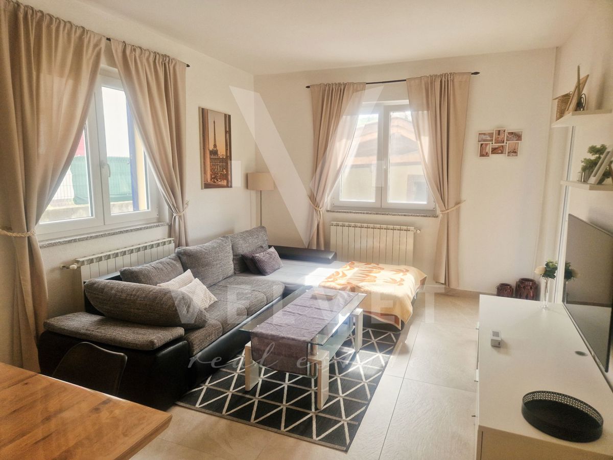 Una bellissima casa con piscina, non lontano da Labin