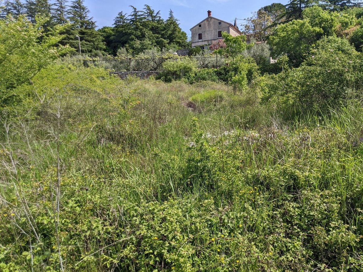 Labin, terreno con licenza edilizia, vista mare