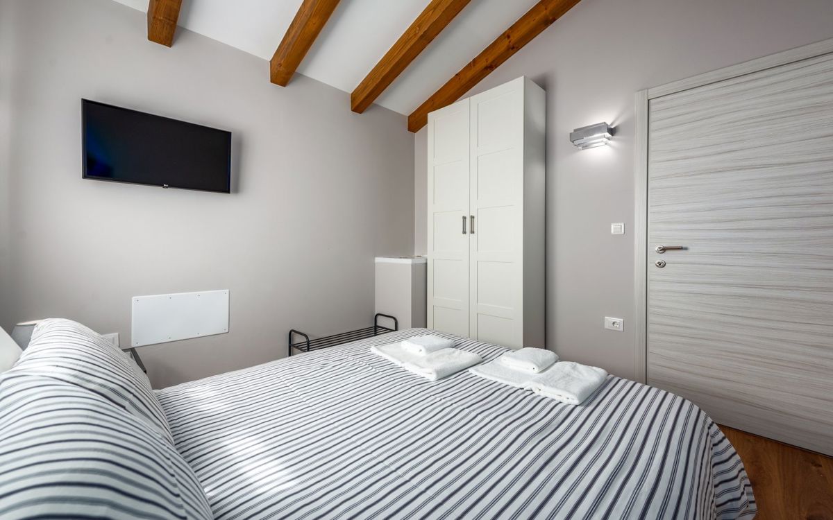Bella villa con piscina a sfioro, vicino a Pisino