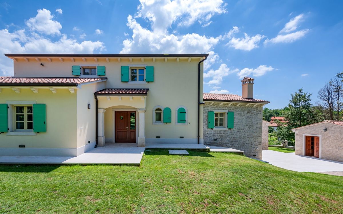 Bella villa con piscina a sfioro, vicino a Pisino