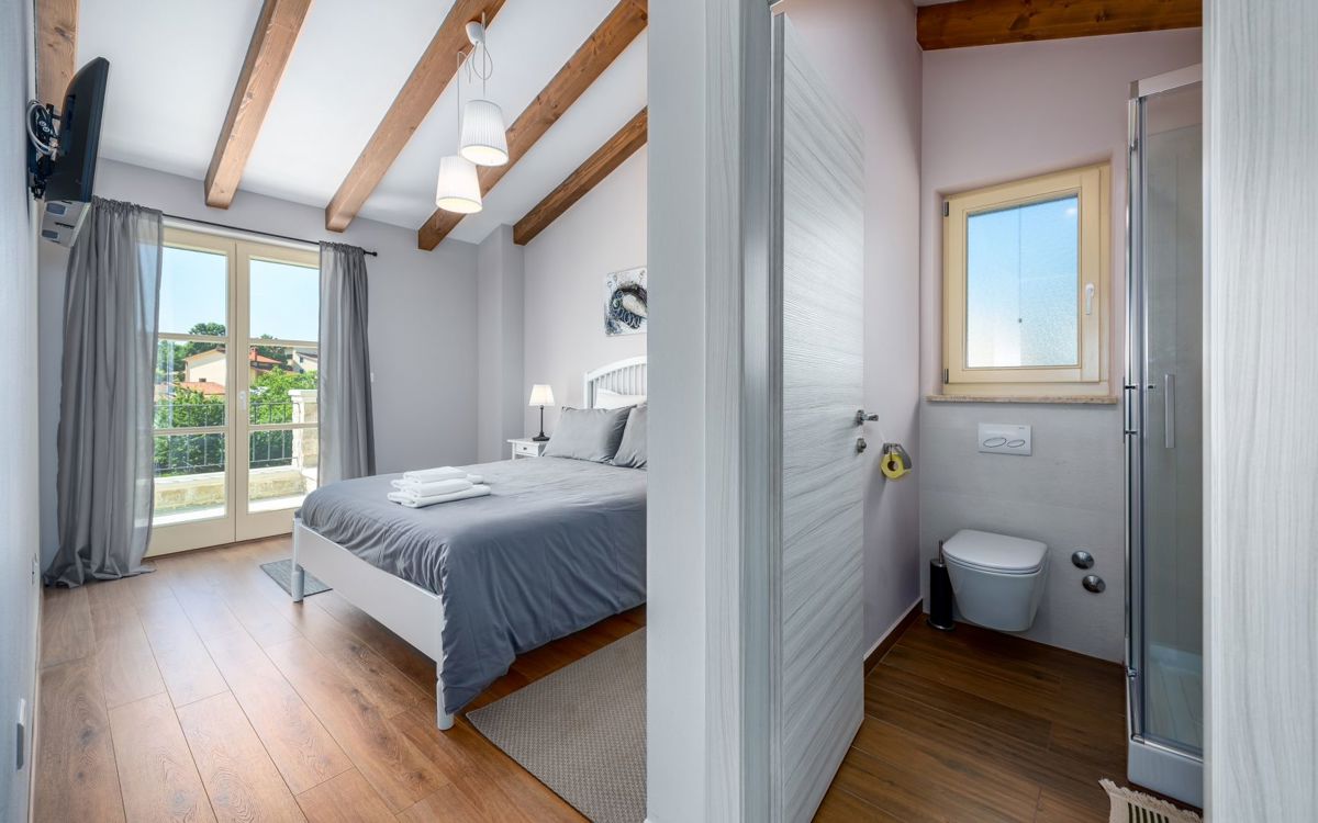 Bella villa con piscina a sfioro, vicino a Pisino