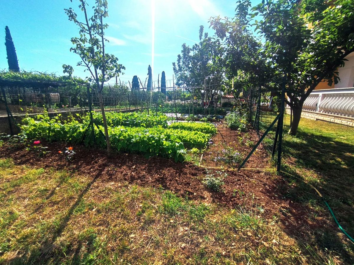 Palazzina con ampio giardino, vicino a Pola