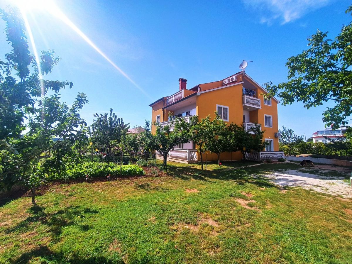 Palazzina con ampio giardino, vicino a Pola