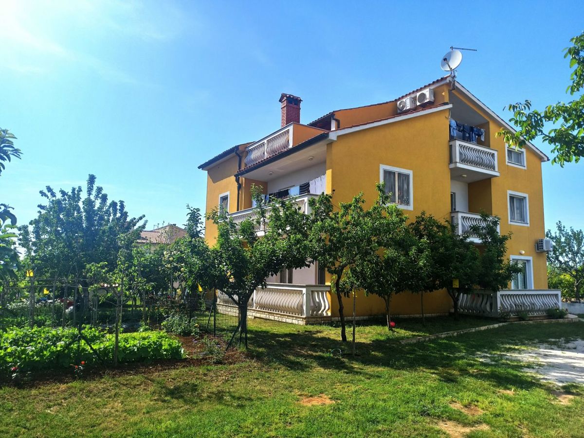 Palazzina con ampio giardino, vicino a Pola