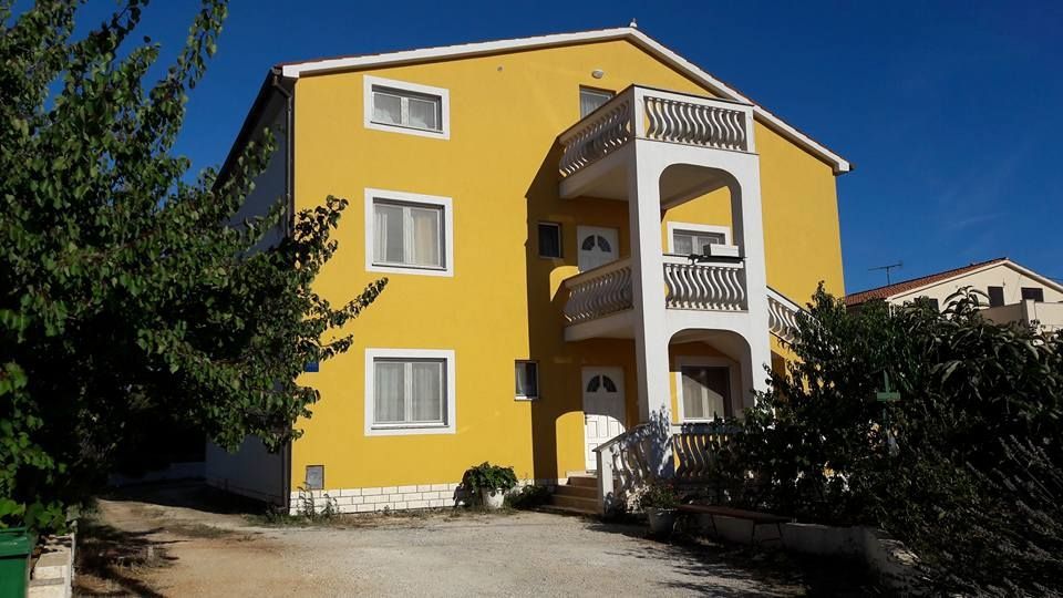 Palazzina con ampio giardino, vicino a Pola