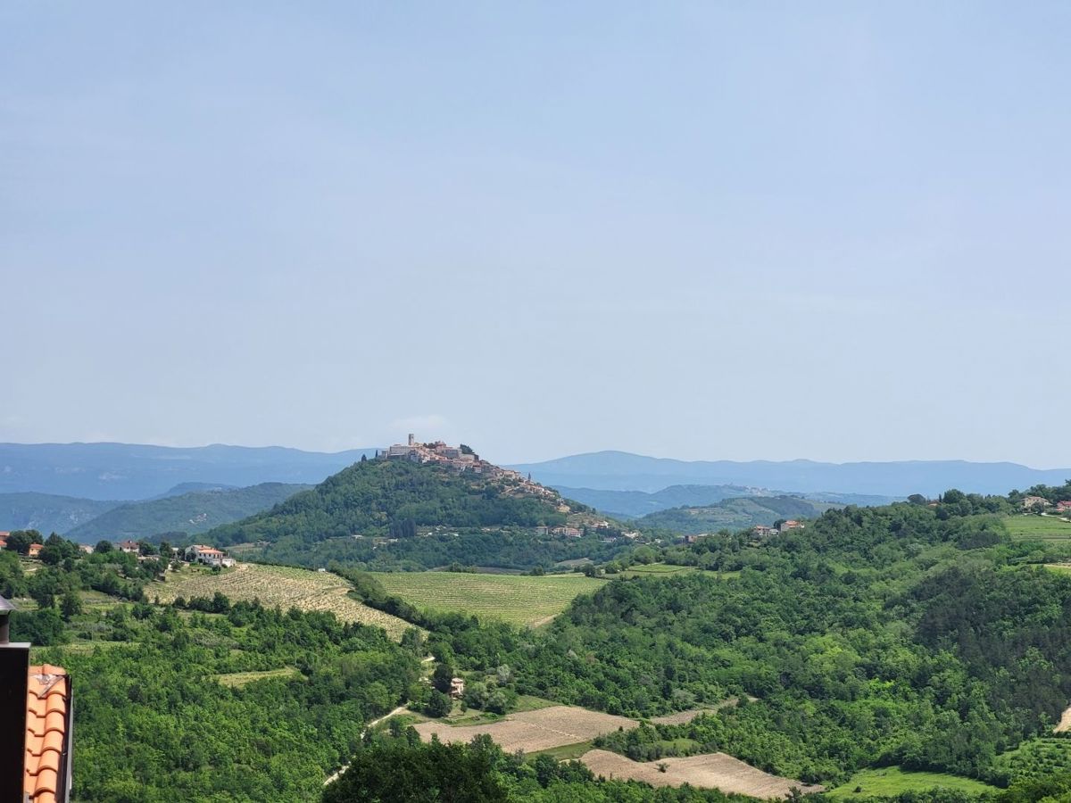 Casa istriana con vista su Montona