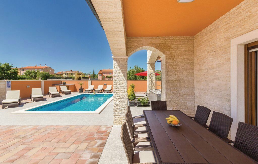 Villa per vacanze con piscina, posizione tranquilla, zona più ampia di Ližnjan