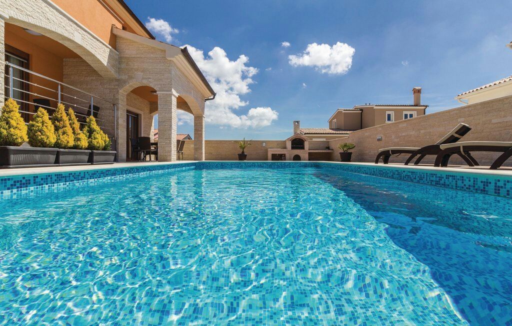 Villa per vacanze con piscina, posizione tranquilla, zona più ampia di Ližnjan