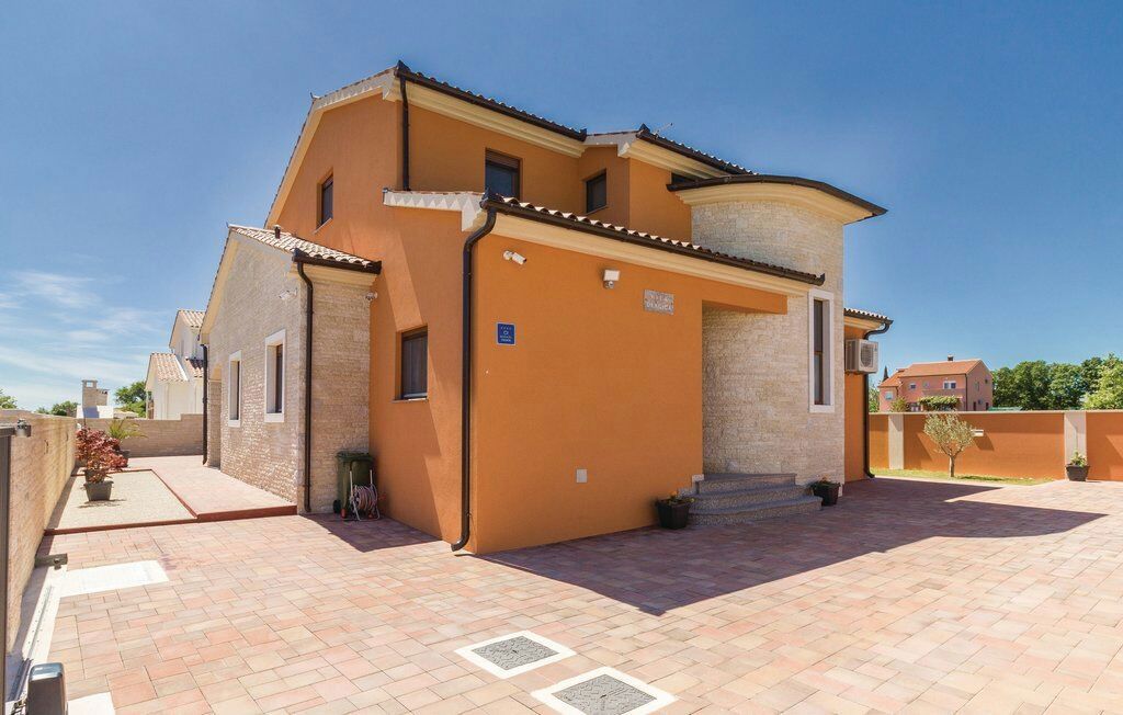 Villa per vacanze con piscina, posizione tranquilla, zona più ampia di Ližnjan