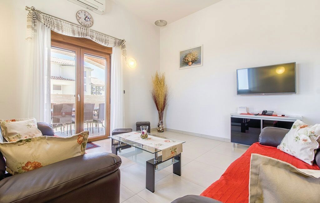 Villa per vacanze con piscina, posizione tranquilla, zona più ampia di Ližnjan