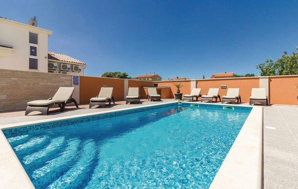 Villa per vacanze con piscina, posizione tranquilla, zona più ampia di Ližnjan