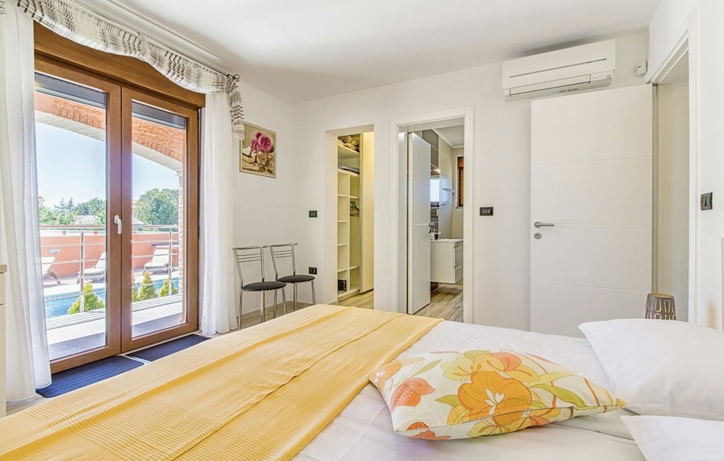 Villa per vacanze con piscina, posizione tranquilla, zona più ampia di Ližnjan