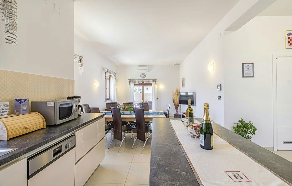 Villa per vacanze con piscina, posizione tranquilla, zona più ampia di Ližnjan