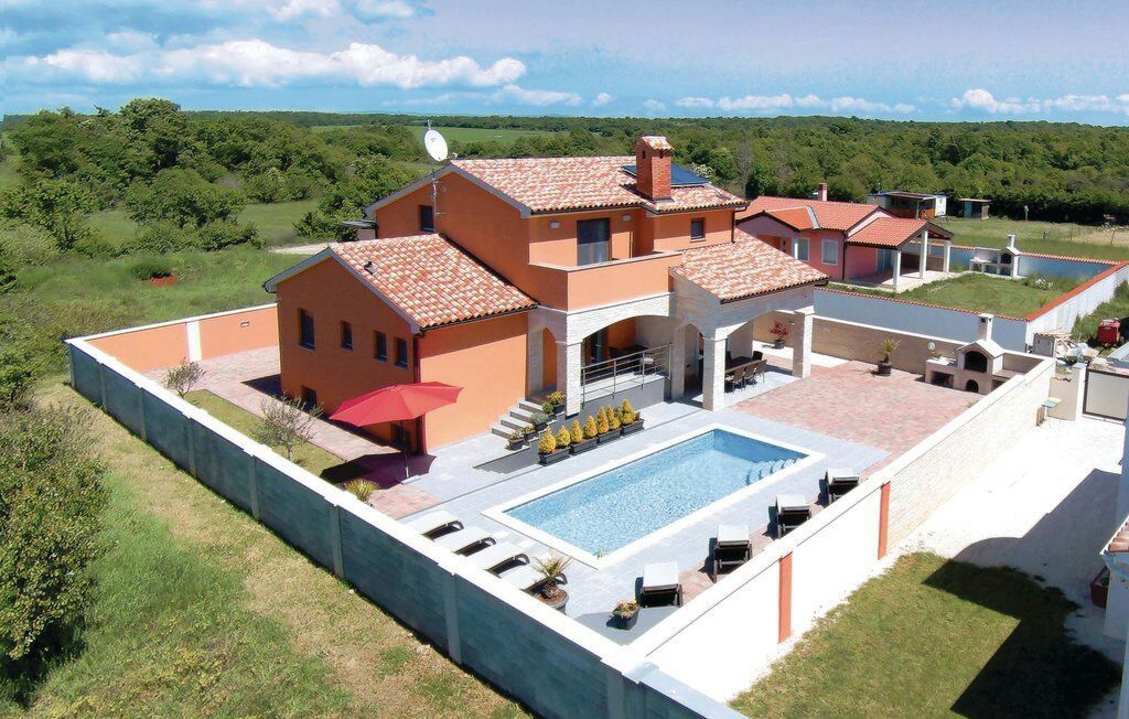Villa per vacanze con piscina, posizione tranquilla, zona più ampia di Ližnjan