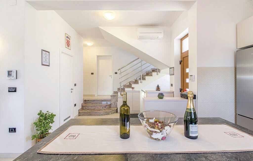 Villa per vacanze con piscina, posizione tranquilla, zona più ampia di Ližnjan