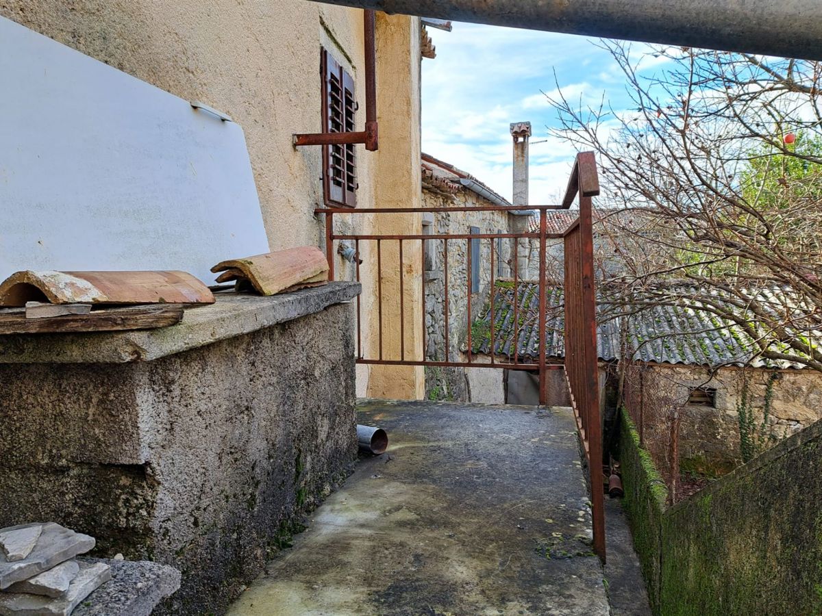 Casa a schiera per adattamento nel centro storico di Gračišće