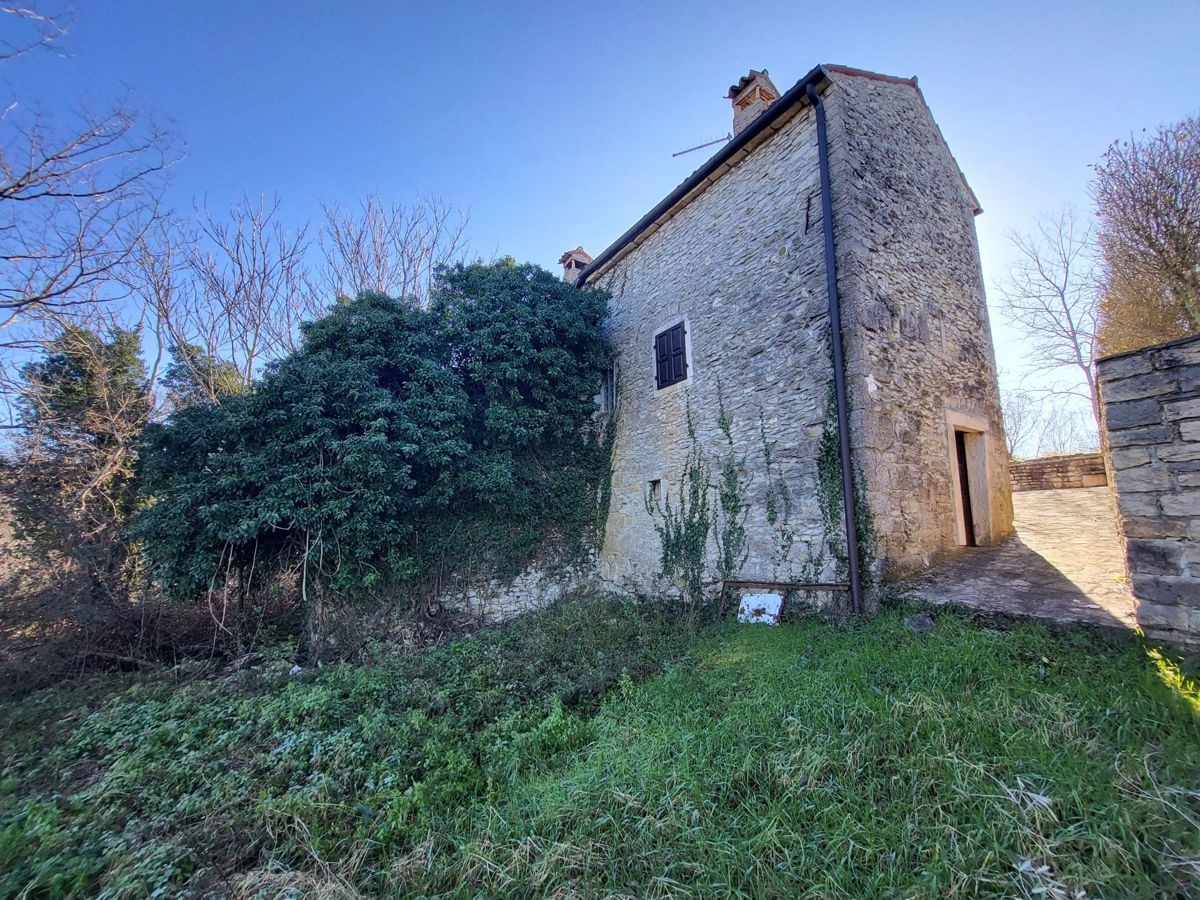 Casa in pietra con vista su Montona