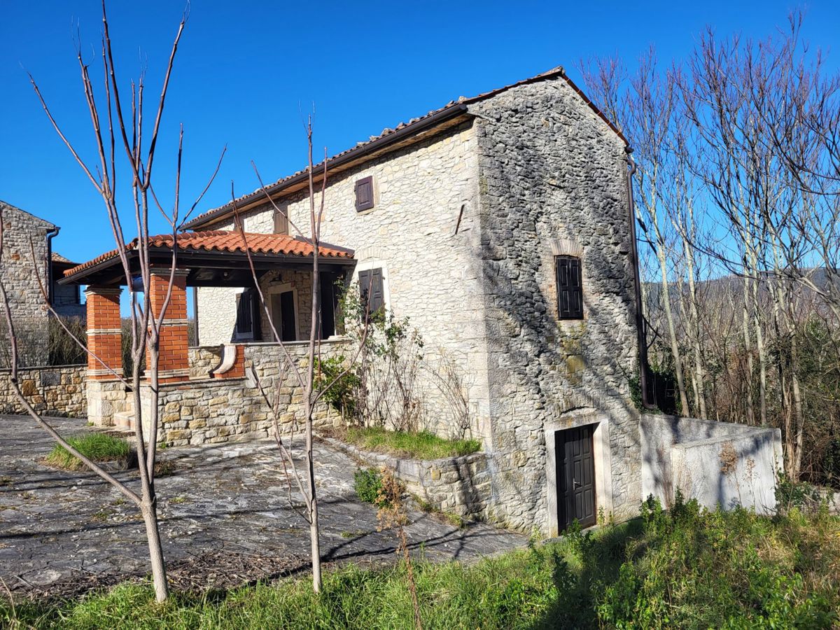 Casa in pietra con vista su Montona