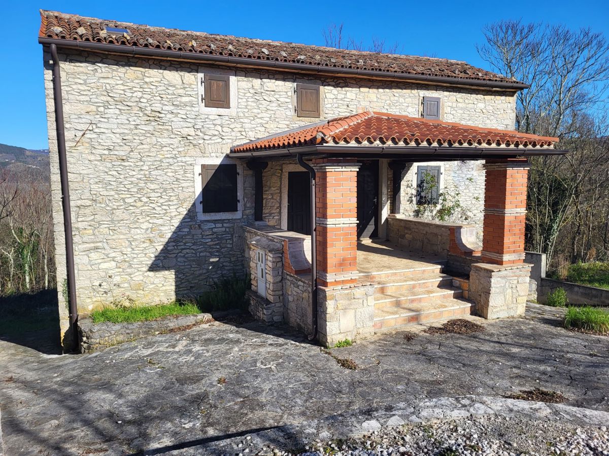 Casa in pietra con vista su Montona