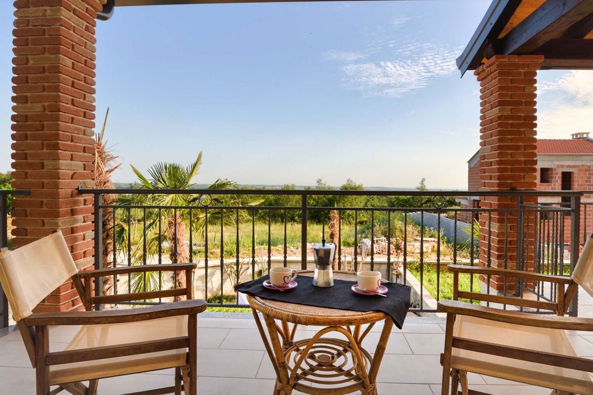 Casa vacanze con piscina, vicino a Parenzo