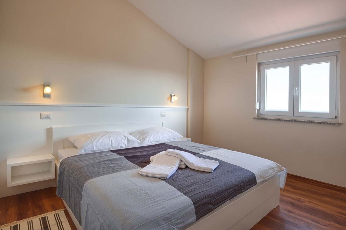 Casa vacanze con piscina, vicino a Parenzo