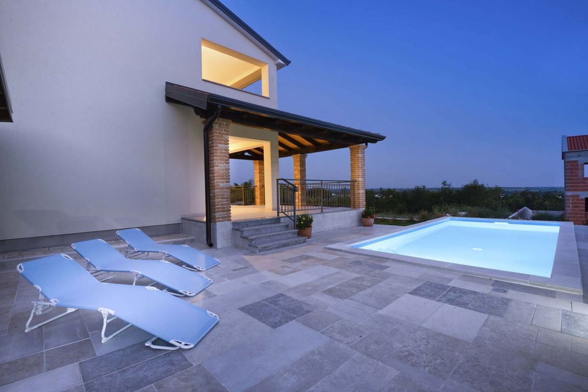 Casa vacanze con piscina, vicino a Parenzo