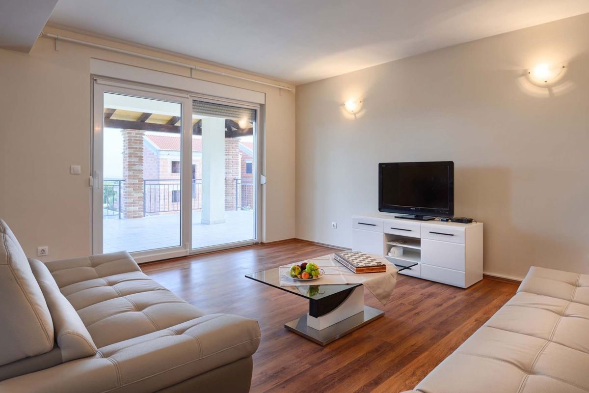 Casa vacanze con piscina, vicino a Parenzo