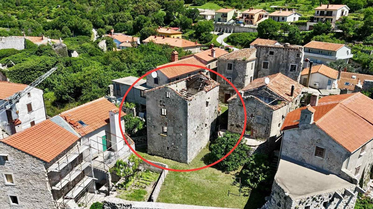 Casa da adattare con vista sul mare