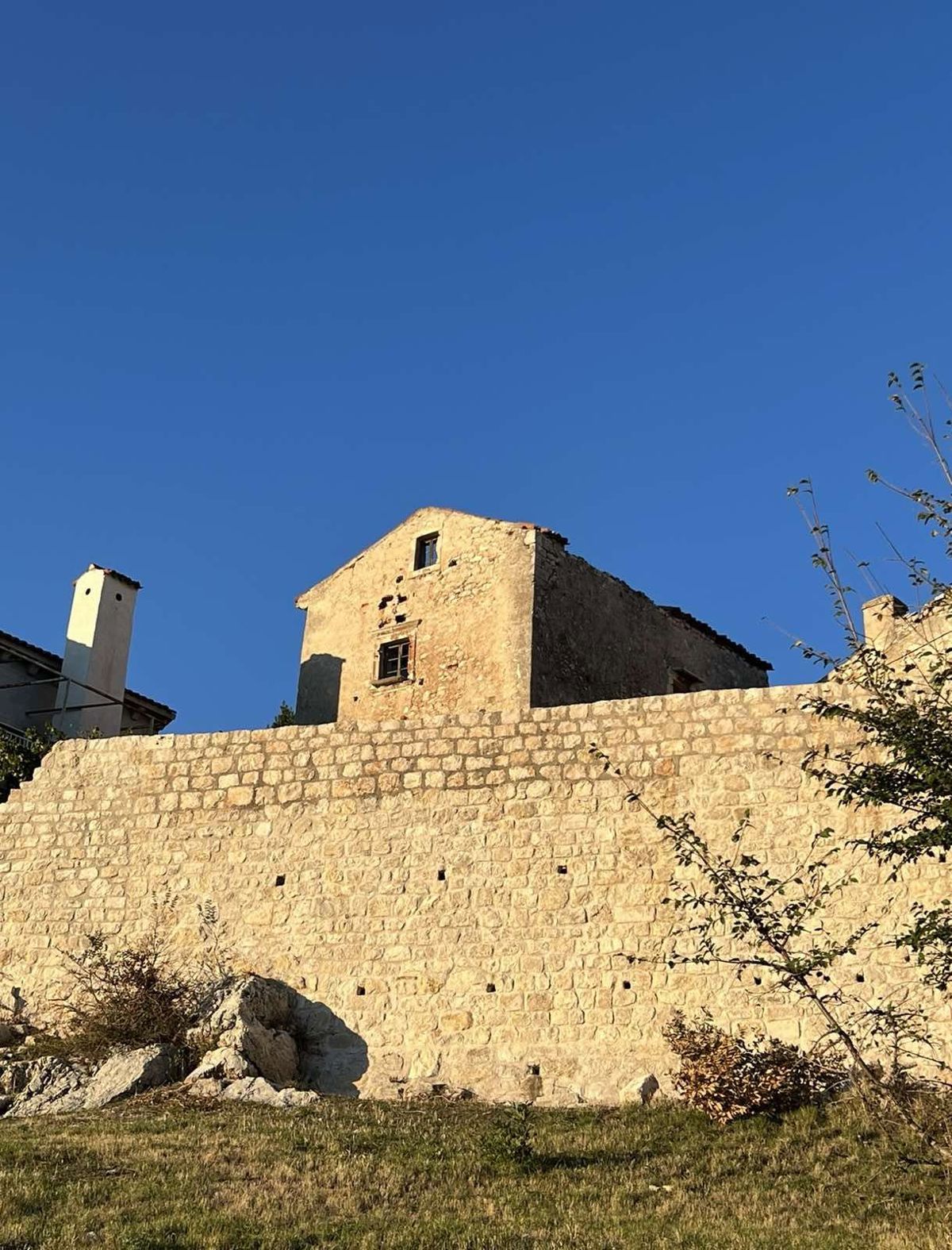 Casa da adattare con vista sul mare