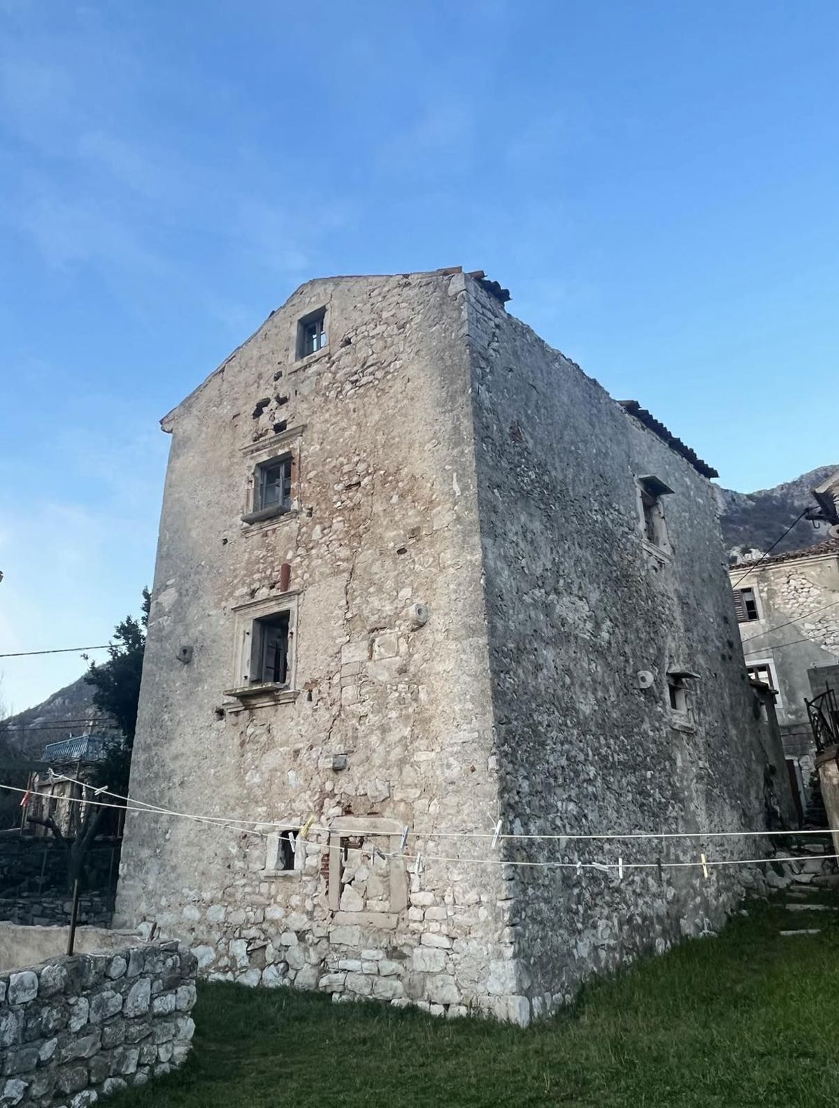 Casa da adattare con vista sul mare