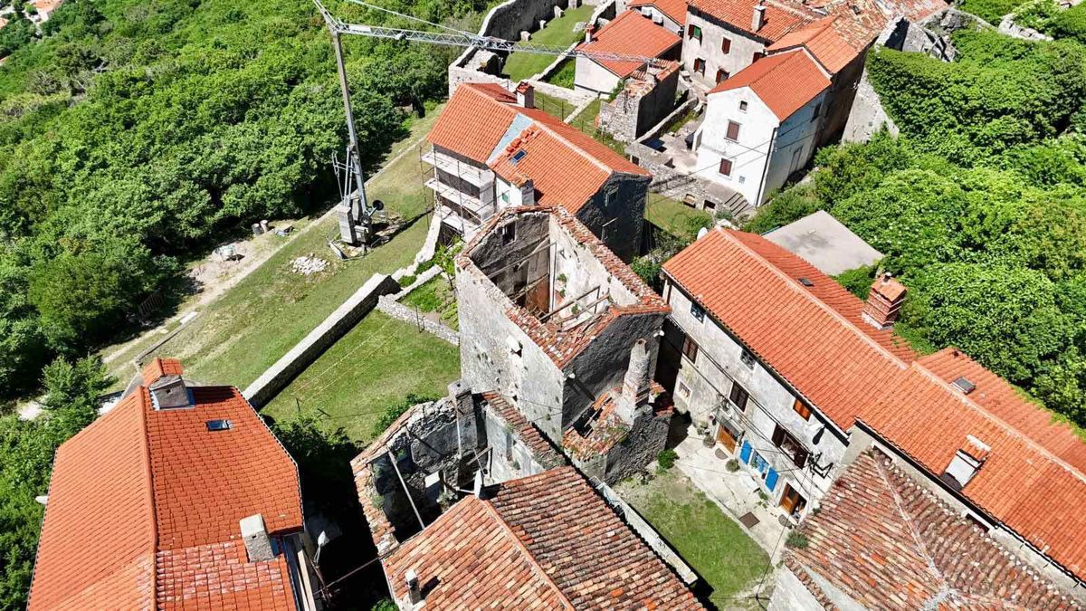 Casa da adattare con vista sul mare