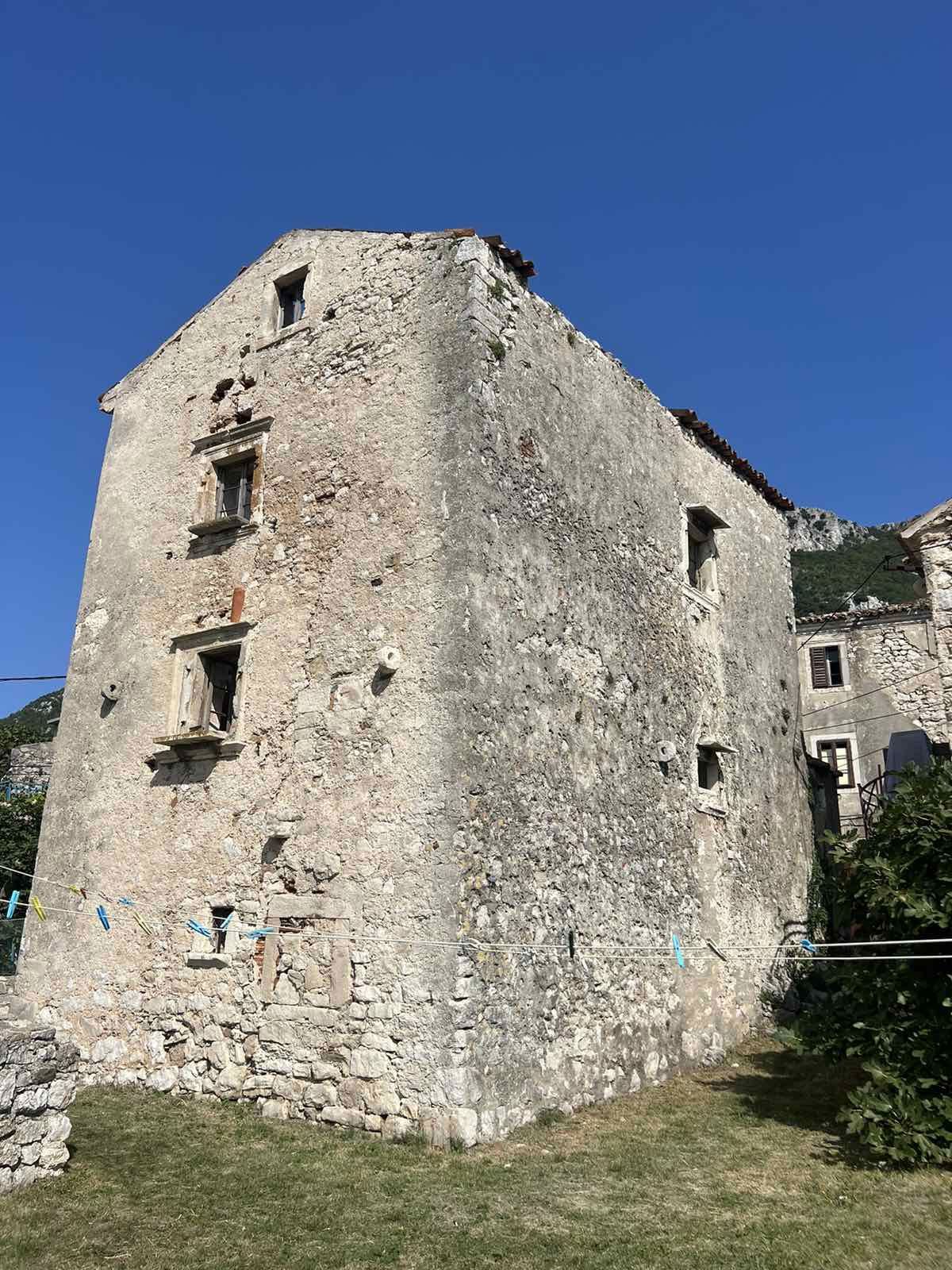 Casa da adattare con vista sul mare