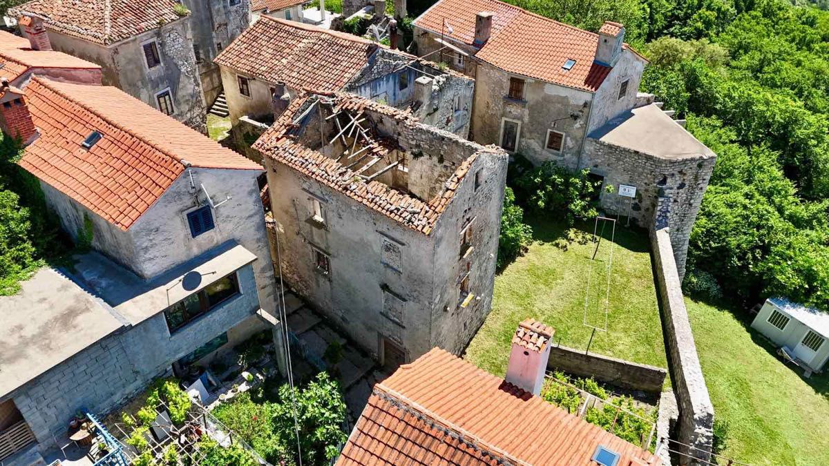 Casa da adattare con vista sul mare