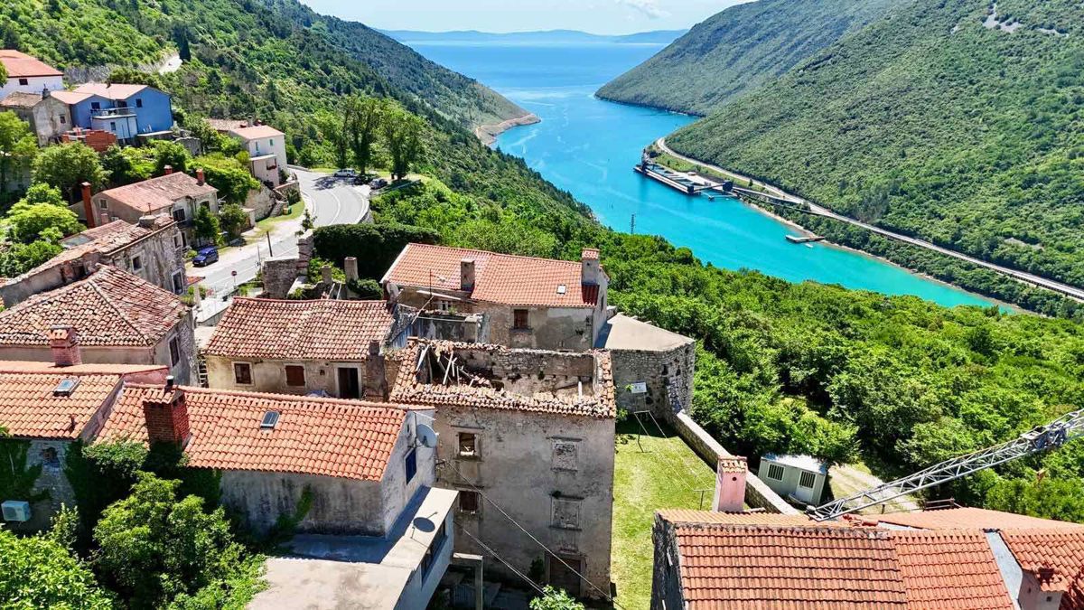 Casa da adattare con vista sul mare