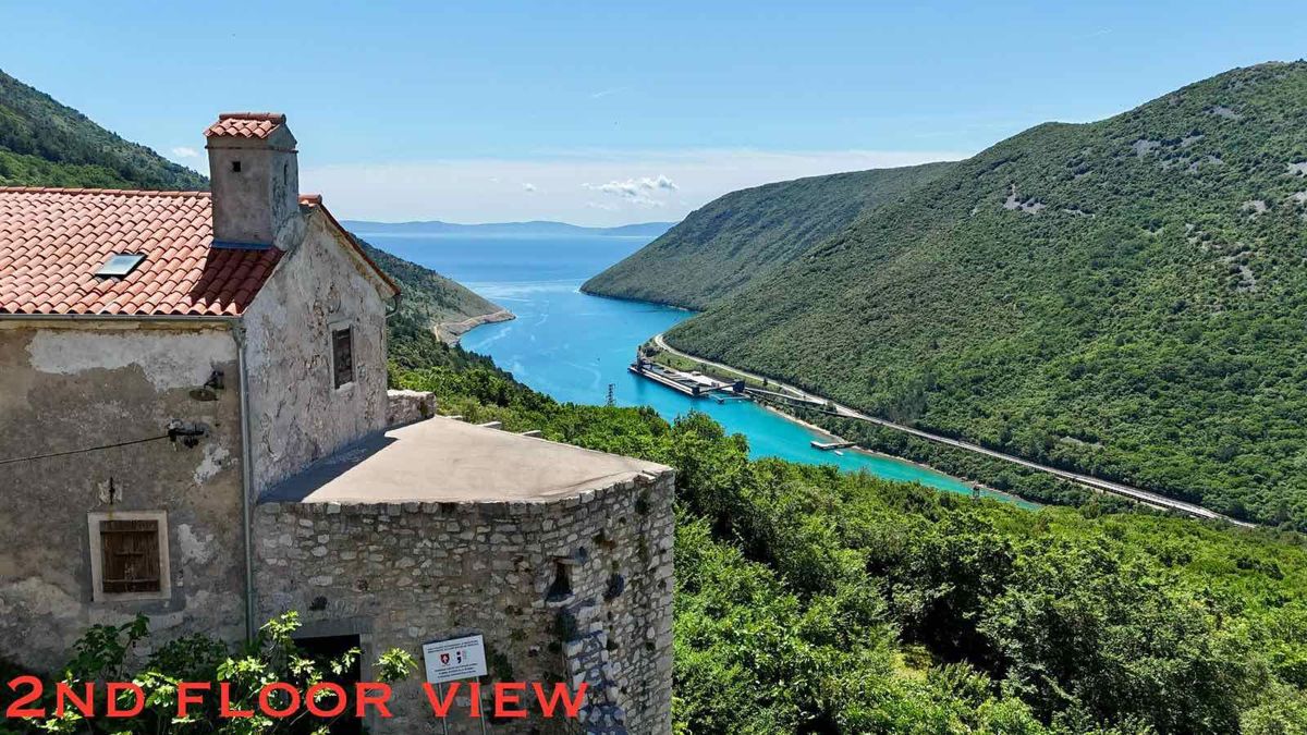 Casa da adattare con vista sul mare