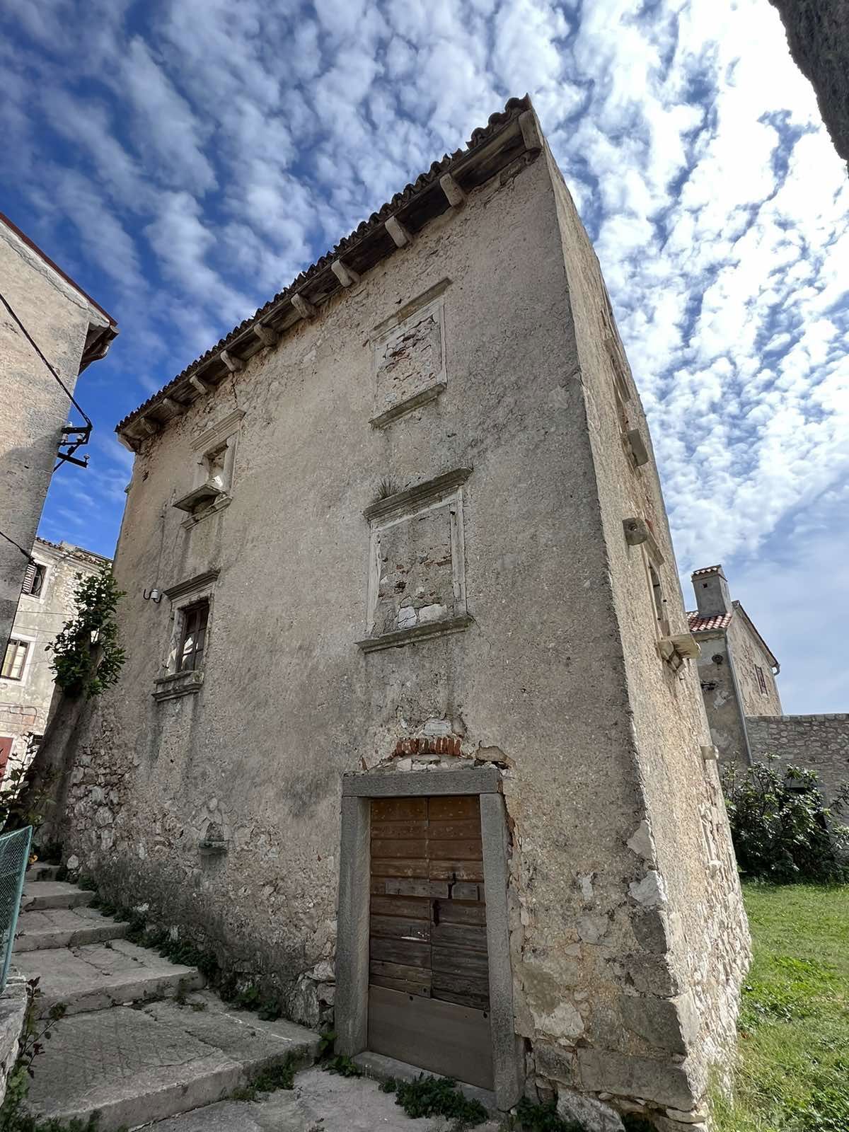 Casa da adattare con vista sul mare