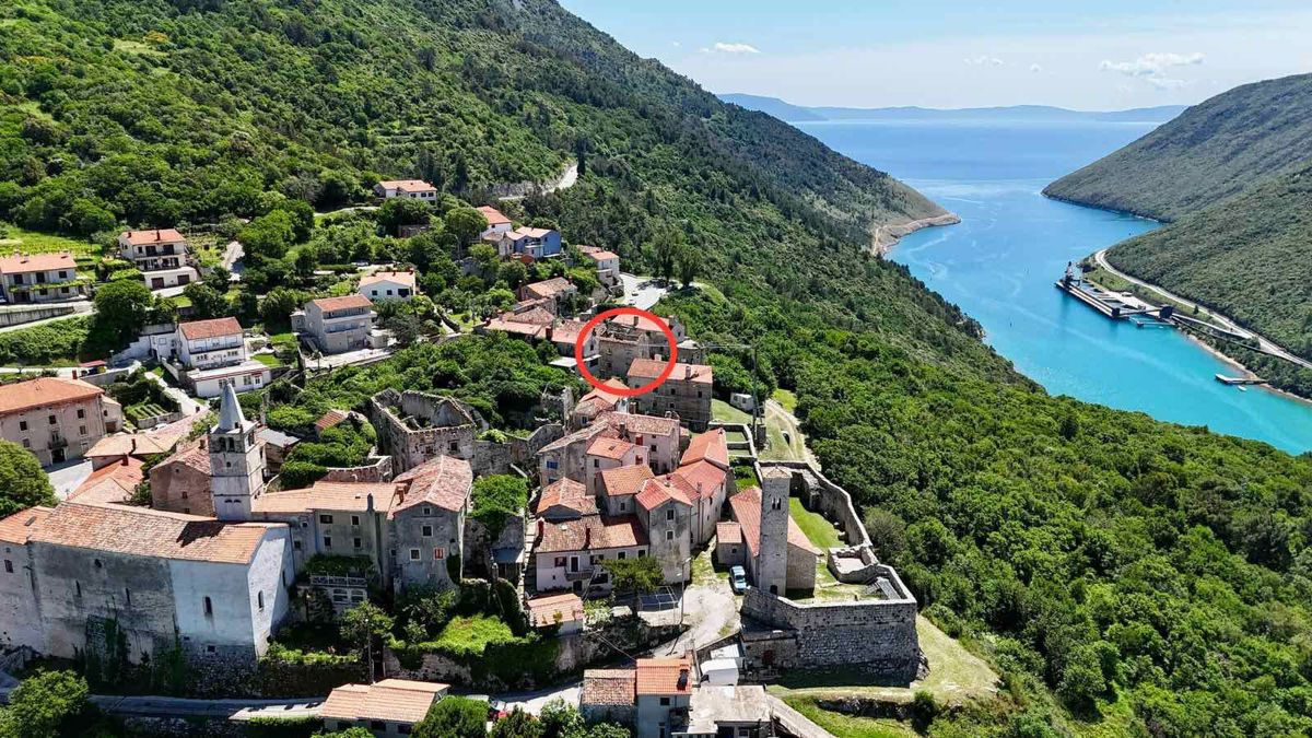 Casa da adattare con vista sul mare