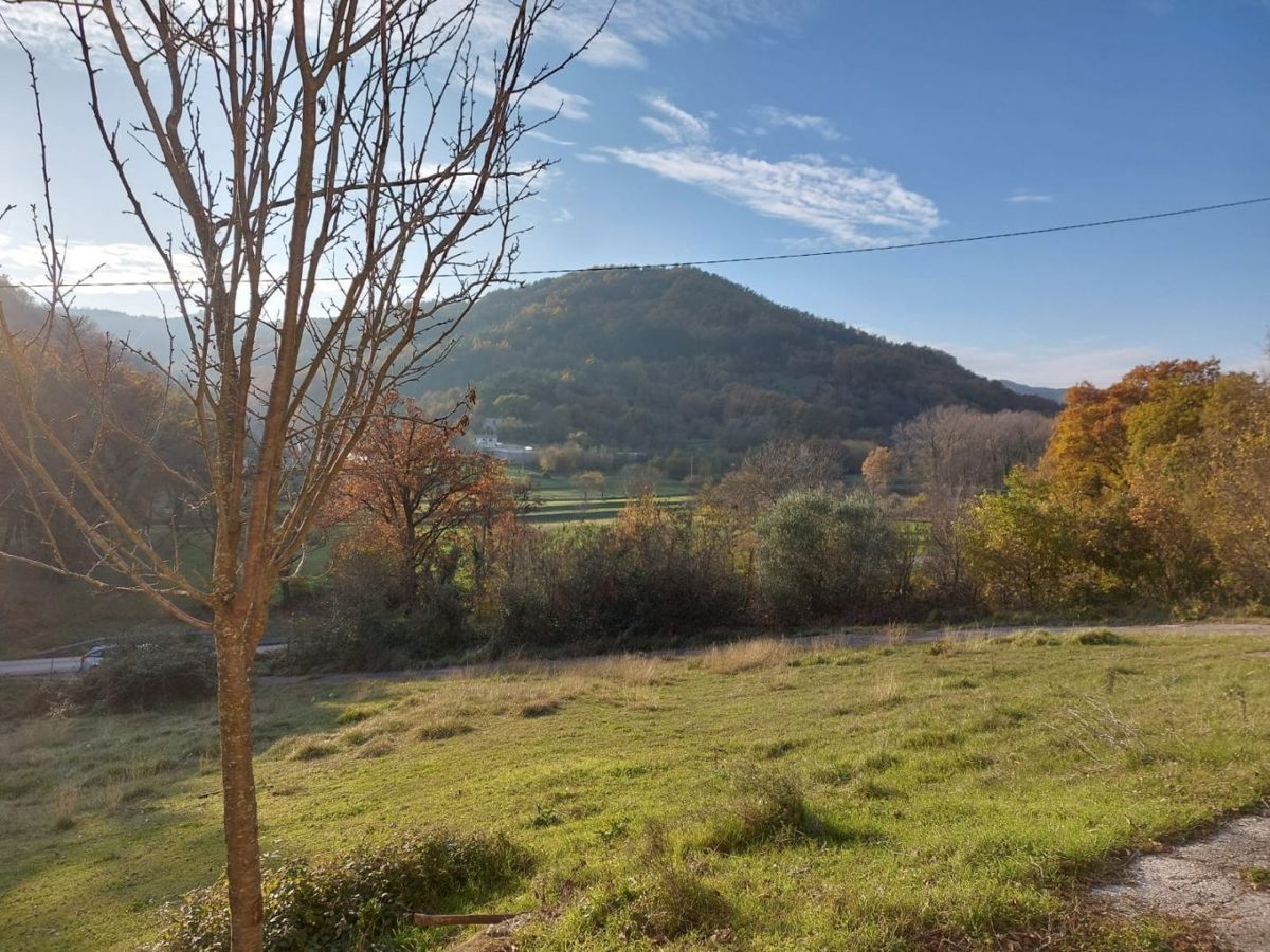 Cerovlje, casa in pietra da ristrutturare con vista