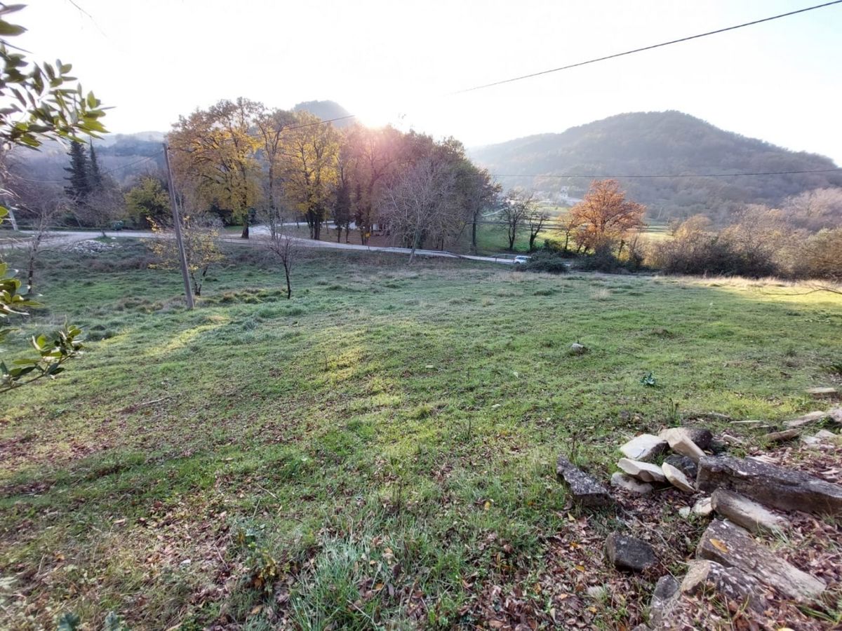 Cerovlje, casa in pietra da ristrutturare con vista