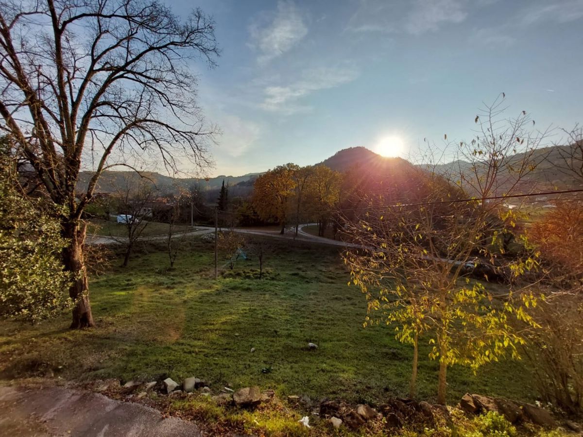 Cerovlje, casa in pietra da ristrutturare con vista