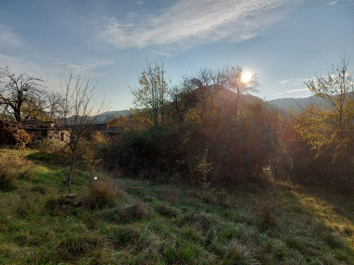 Cerovlje, casa in pietra da ristrutturare con vista