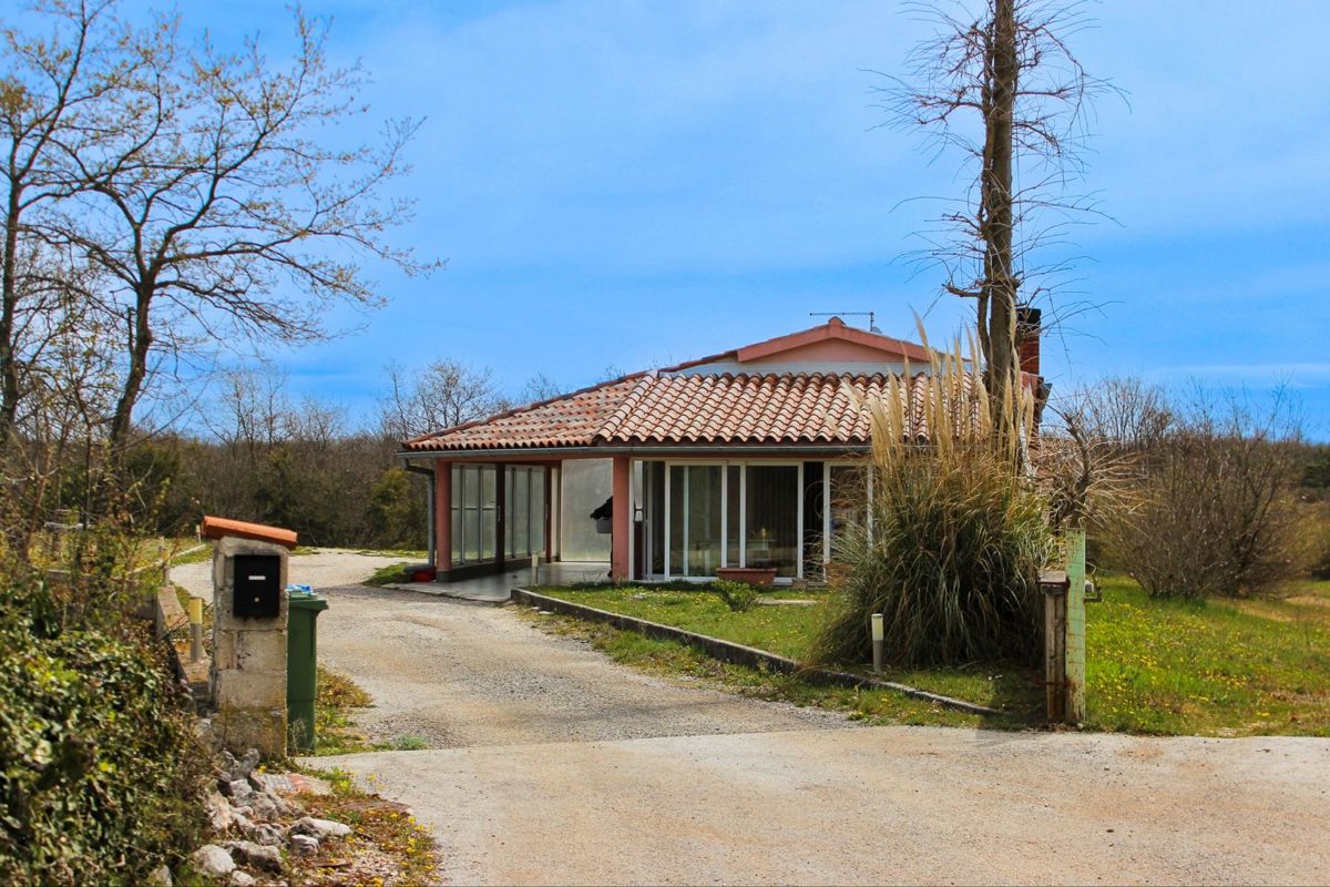 Casa al piano terra con ampio giardino, vicino a Marcana