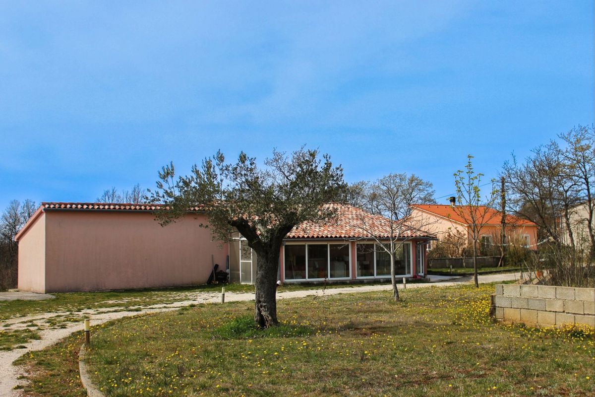 Casa al piano terra con ampio giardino, vicino a Marcana