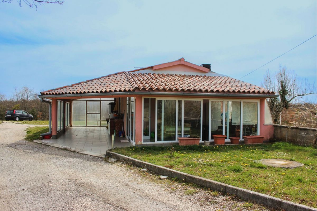 Casa al piano terra con ampio giardino, vicino a Marcana