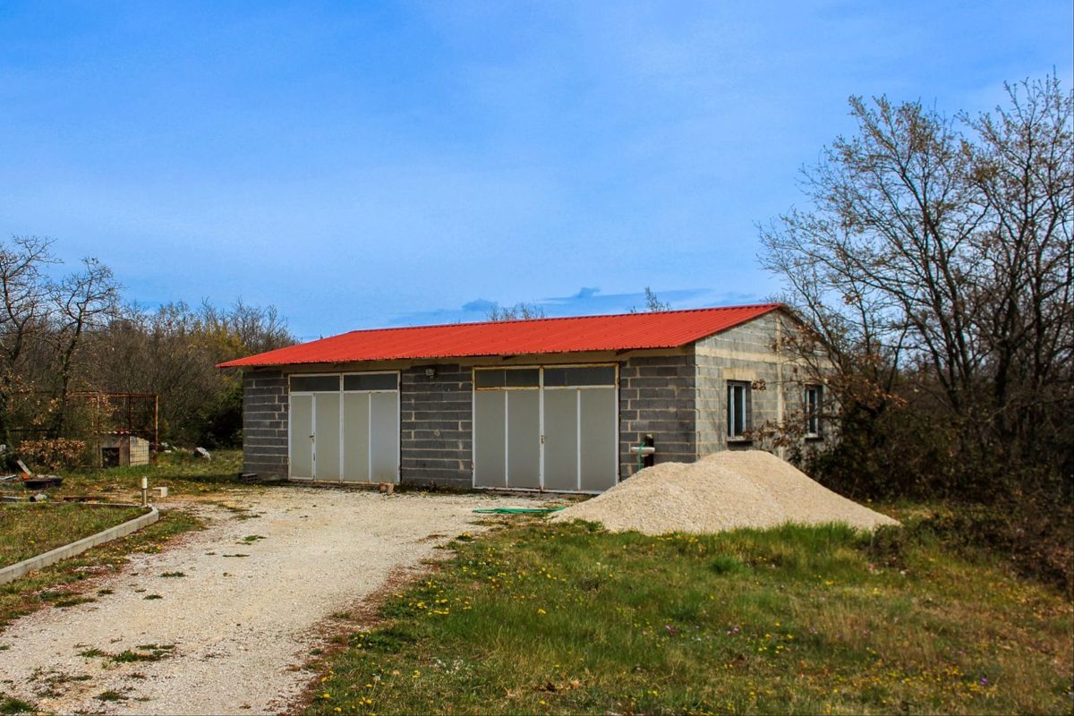 Casa al piano terra con ampio giardino, vicino a Marcana