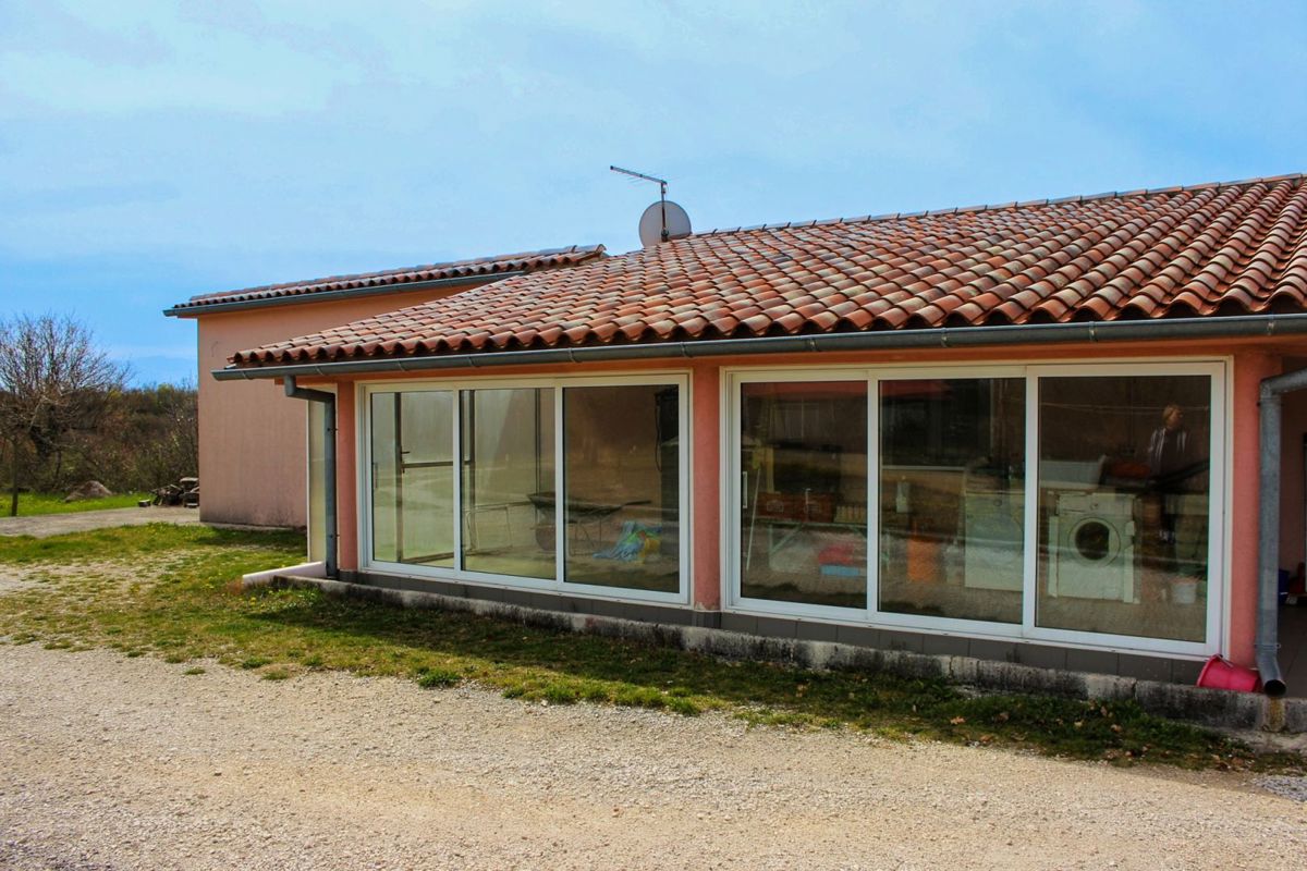 Casa al piano terra con ampio giardino, vicino a Marcana